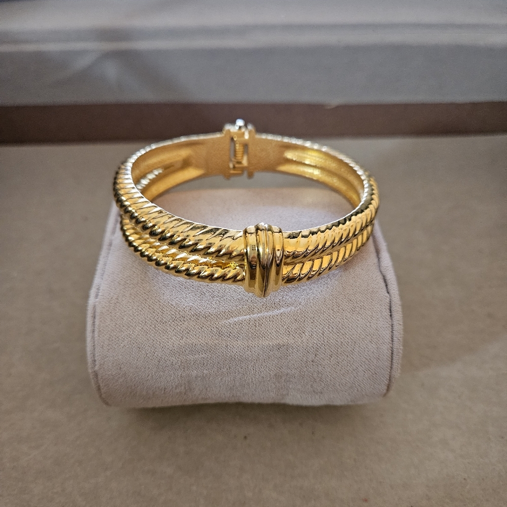 Bracelets - Picture 2 of 3